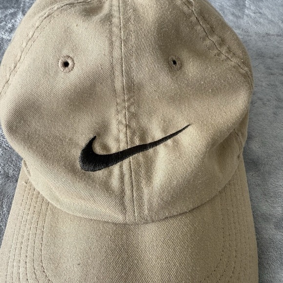 Nike Hat Cap Strap Back Mens One Size Khaki Embroidered Swoosh Dad Hat Baseball - Picture 2 of 9